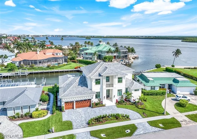 Photo 3 of Single family home for sale at 960 Iris Ct, Marco Island, FL 34145 | MLS# 226009726 | Listing updated on 2026-07-15