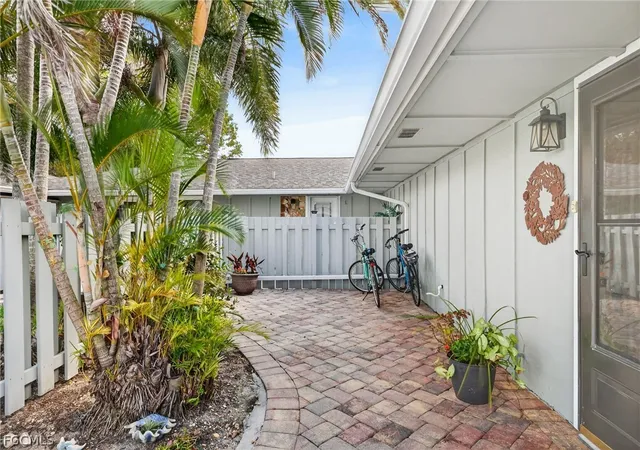 3rd image of 4257 Island Cir, Fort Myers, FL 33919