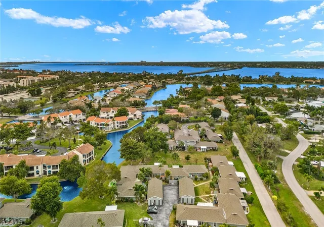 2nd image of 4257 Island Cir, Fort Myers, FL 33919