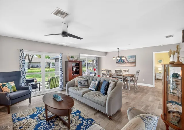 5th image of 4257 Island Cir, Fort Myers, FL 33919