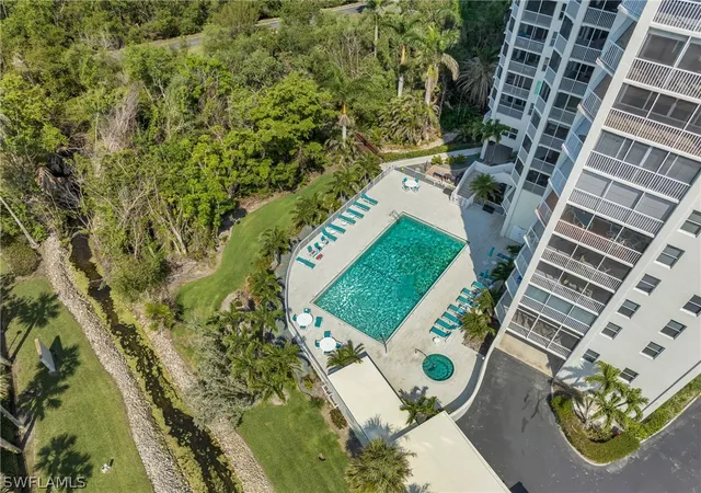 3rd image of 5550 Heron Pt Dr, Naples, FL 34108