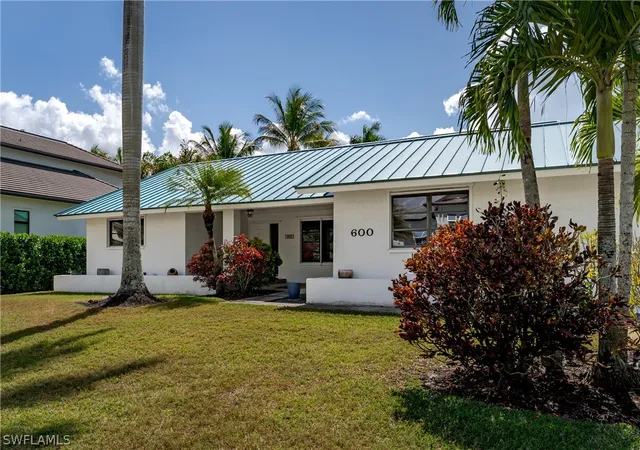 2nd image of 600 Parkview Ln, Naples, FL 34103 | MLS# 226009038