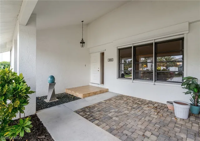 3rd image of 600 Parkview Ln, Naples, FL 34103 | MLS# 226009038