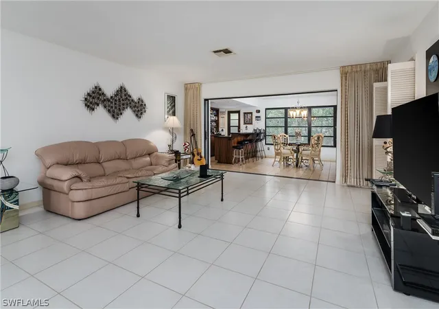 4th image of 600 Parkview Ln, Naples, FL 34103 | MLS# 226009038