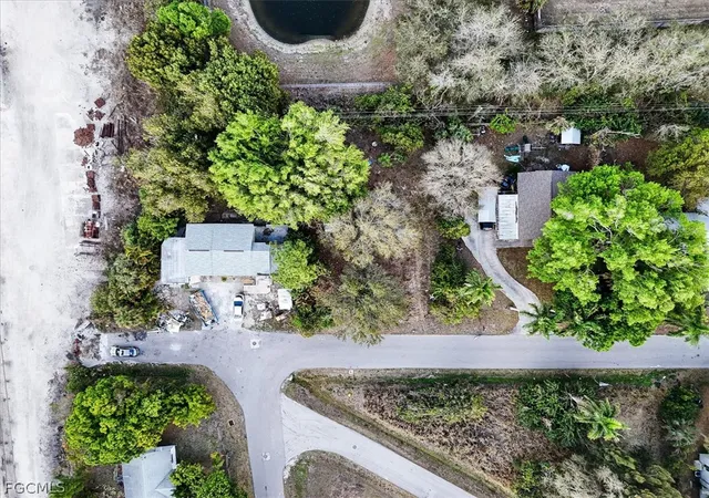 Photo 3 of Sale Pending at 407 Baltimore Ave, Fort Myers, FL 33905 | MLS# 2026010979 | Listing updated on 2026-06-27