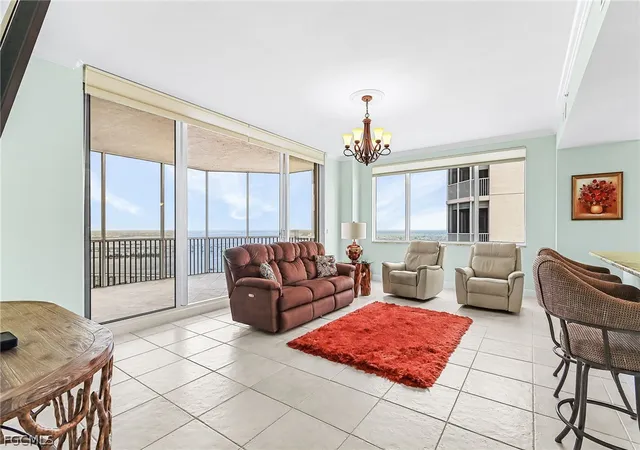 3rd image of 2104 W First St, Fort Myers, FL 33901