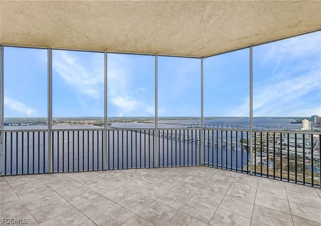 5th image of 2104 W First St, Fort Myers, FL 33901