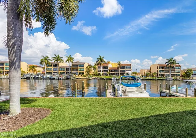 Listing Photo 2 - Condo for sale in building located at 4105 Se 19Th Pl, Cape Coral, FL 33904 - Unit #101