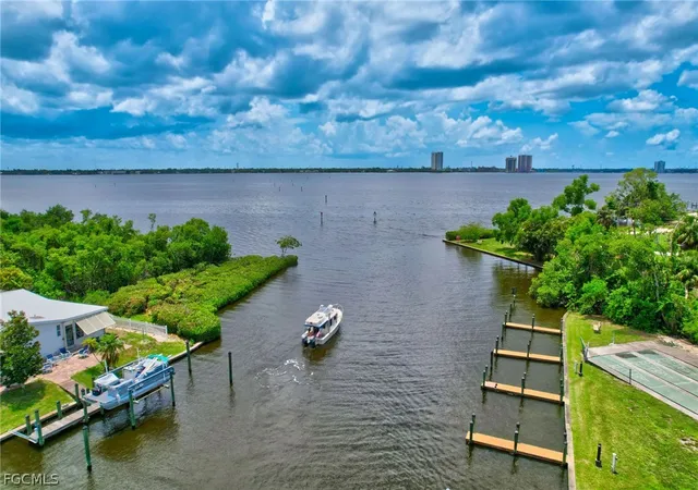 Photo 4 of Manufactured home for sale at 5554 Sir Walter Way, North Fort Myers, FL 33917 | MLS# 2026011132 | Listing updated on 2026-10-07