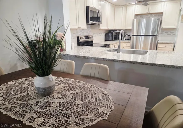 Listing Photo 4 - Condo for sale in building located at 1086 Forest Lakes Dr, Naples, FL 34105 - Unit #9207