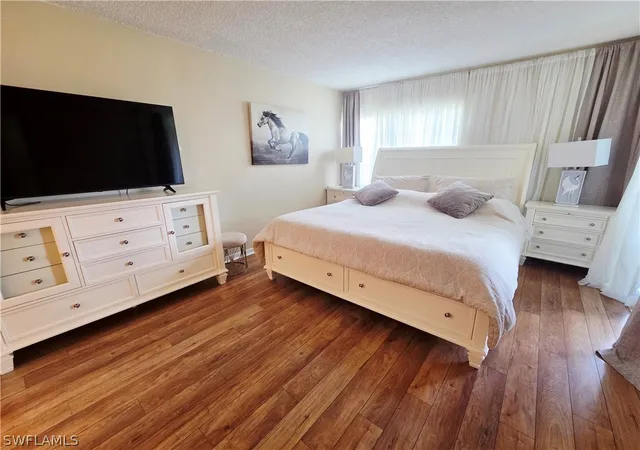 Listing Photo 5 - Condo for sale in building located at 1086 Forest Lakes Dr, Naples, FL 34105 - Unit #9207