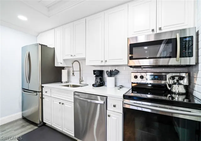 Listing Photo 4 - Condo for sale in building located at 5320 Treetops Dr, Naples, FL 34113 - Unit #I