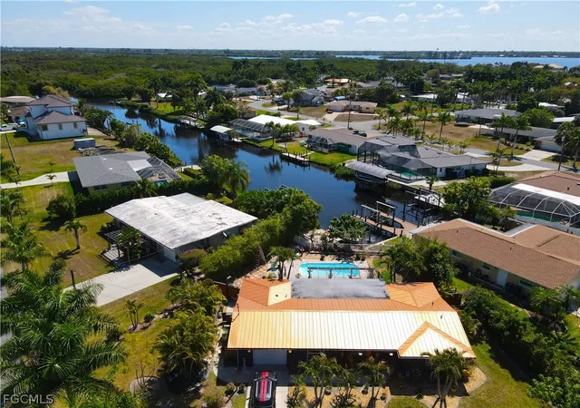 Photo 2 of Sale Pending at 1704 Cascade Way, North Fort Myers, FL 33917 | MLS# 2026011414 | Listing updated on 2026-07-13