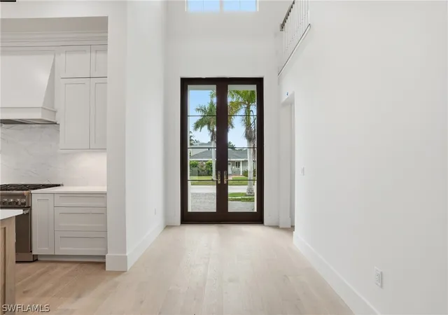 3rd image of 732 12Th St N, Naples, FL 34102 | MLS# 226010314