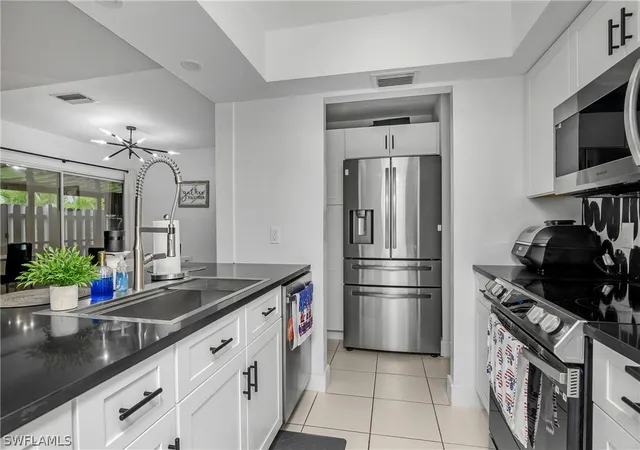 Listing Photo 5 - Condo for sale in building located at 6226 Timberwood Cir, Fort Myers, FL 33908 - Unit #117