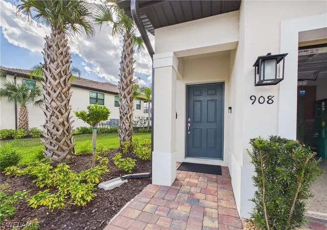 Homes for sale in Naples, FL | 5683 Mayflower Way, Naples, FL 34142 | Houzeo