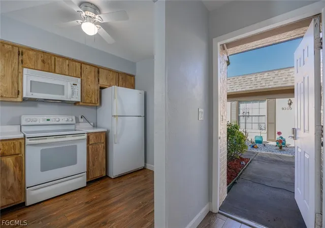 Photo 3 of Townhouse for sale at 9303 Lennex Ln, Fort Myers, FL 33919 | MLS# 2026011981 | Listing updated on 2026-10-01