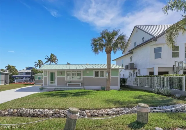 Photo 2 of Single family home for sale at 1278 Rainbow Ct, Naples, FL 34110 | MLS# 226010890 | Listing updated on 2026-09-01