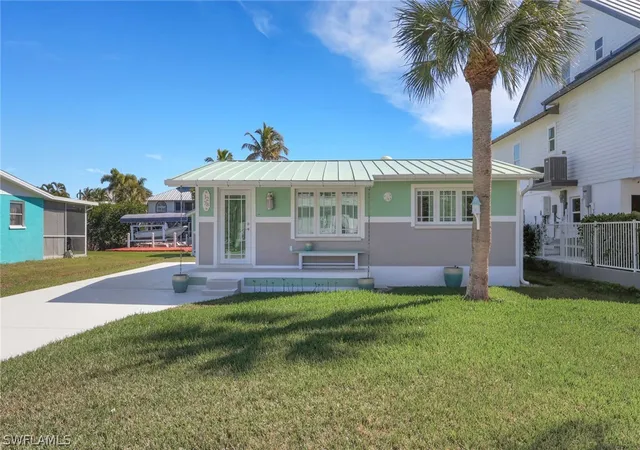 Photo 3 of Single family home for sale at 1278 Rainbow Ct, Naples, FL 34110 | MLS# 226010890 | Listing updated on 2026-09-01