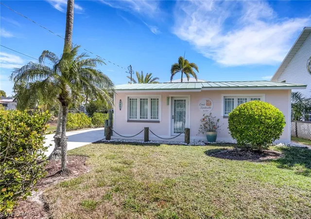 Photo 2 of Single family home for sale at 1290 Venetian Way, Naples, FL 34110 | MLS# 226010892 | Listing updated on 2026-09-01