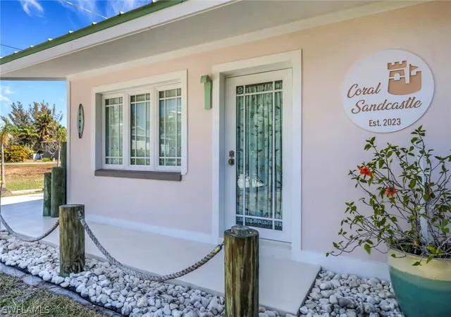 Photo 3 of Single family home for sale at 1290 Venetian Way, Naples, FL 34110 | MLS# 226010892 | Listing updated on 2026-09-01