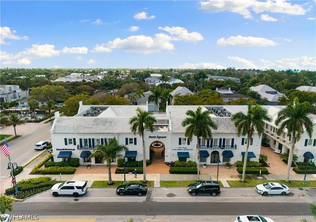 Listing Photo 3 - Condo for sale in building located at 292 14Th Ave S, Naples, FL 34102 - Unit #A