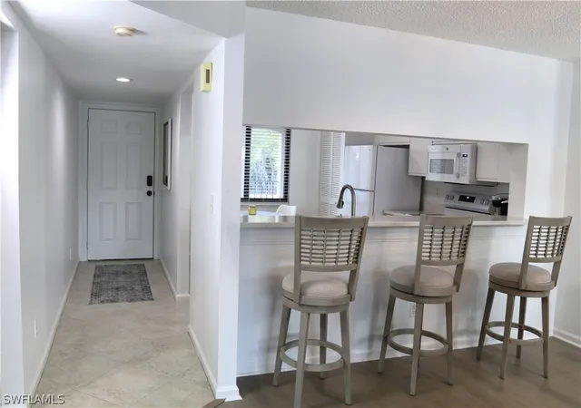 4th image of 5708 Deauville Cir #J203, Naples, FL 34112 | MLS# 226011013