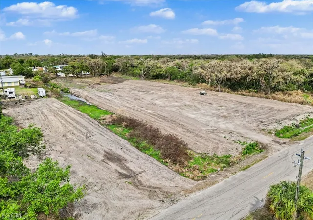 2nd image of 1097 Marshall Field Rd, Labelle, FL 33935 | MLS# 2026012490