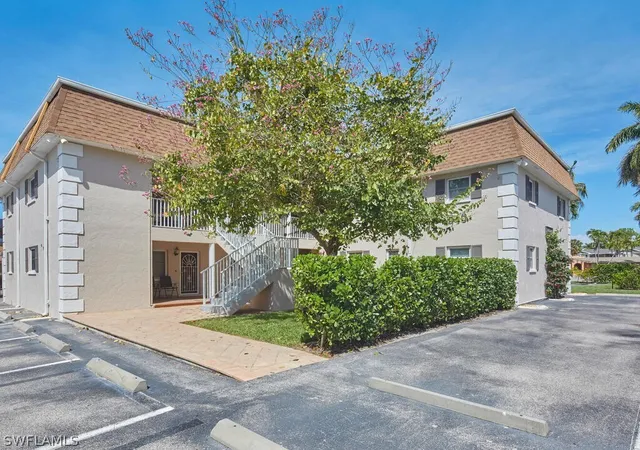2nd image of 940 3rd St S #201, Naples, FL 34102 | MLS# 226010822