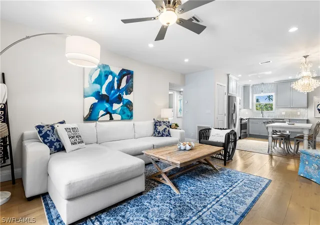 4th image of 940 3Rd St S, Naples, FL 34102
