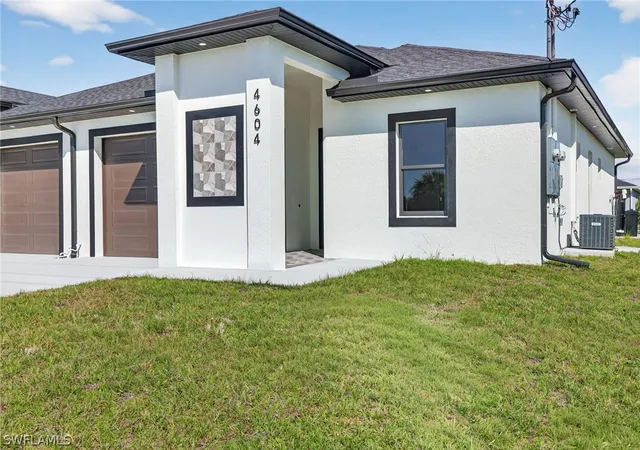 2nd image of 4604/4606 Golfview Blvd, Lehigh Acres, FL 33973 | MLS# 226011396