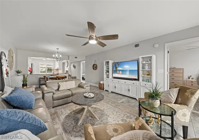 Listing Photo 4 - Condo for sale in building located at 5965 Bloomfield Cir, Naples, FL 34112 - Unit #B104