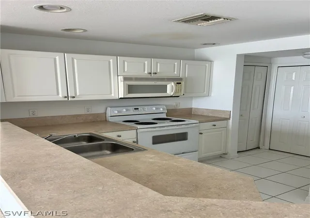 4th image of 4256 Liron Ave, Fort Myers, FL 33916