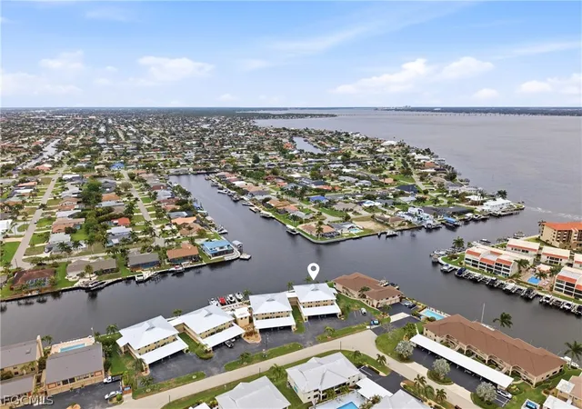 3rd image of 1927 Se 40Th Ter, Cape Coral, FL 33904