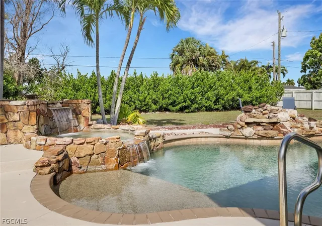 Photo 3 of Sale Pending at 549 Peck Ave, Fort Myers, FL 33919 | MLS# 2026013374 | Listing updated on 2026-08-31