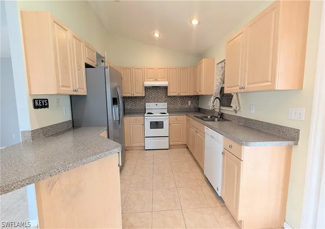 4th image of 3017 S Balsam Cir, La Belle, FL 33935 | MLS# 226012197