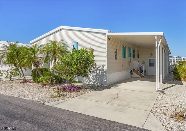 3rd image of 3023 Skipper Ln, Saint James City, FL 33956 | MLS# 2026013563