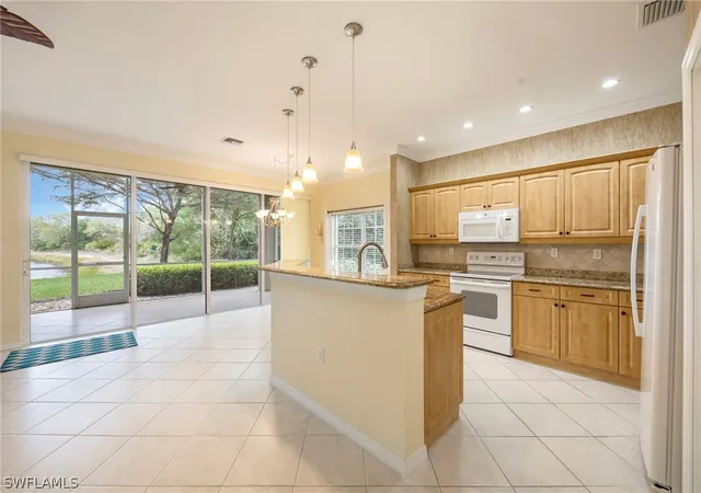 Listing Photo 4 - Condo for sale in building located at 5605 Sherborn Dr, Naples, FL 34110 - Unit #102