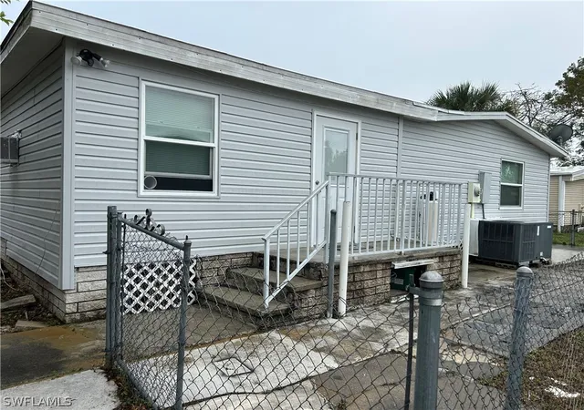 Photo 3 of Manufactured home for sale at 181 Pine Key Ln #29, Naples, FL 34114 | MLS# 226012030 | Listing updated on 2026-05-05