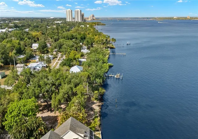 3rd image of 3541-3543 E Riverside Dr, Fort Myers, FL 33916 | MLS# 2026013757