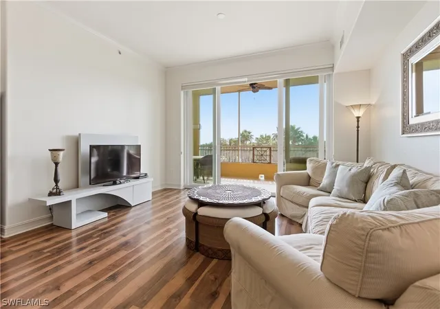 Listing Photo 2 - Condo for sale in building located at 2748 Tiburon Blvd E, Naples, FL 34109 - Unit #C404