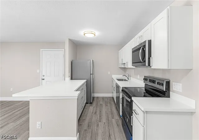 Listing Photo 2 - Condo for sale in building located at 17422 Birchwood Ln, Fort Myers, FL 33908 - Unit #4