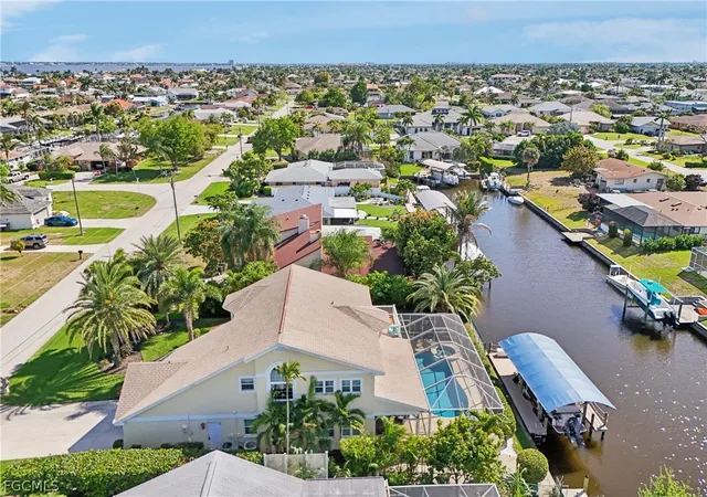 36th image of 2520 Se 20th Pl, Cape Coral, FL 33904 | MLS# 2026013863