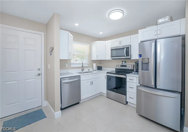 Homes for sale in Fort Myers, FL | 16007 Davis Rd, Fort Myers, FL 33908