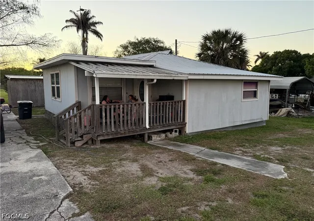2nd image of 815 Riverside Dr, Moore Haven, FL 33471 | MLS# 2026014112