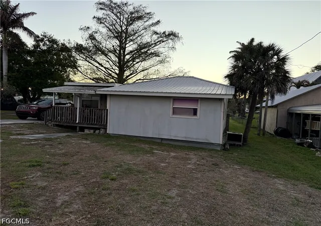 3rd image of 815 Riverside Dr, Moore Haven, FL 33471 | MLS# 2026014112