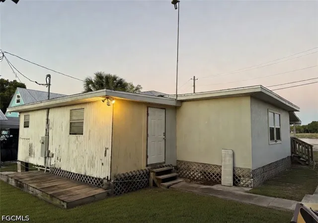 4th image of 815 Riverside Dr, Moore Haven, FL 33471 | MLS# 2026014112