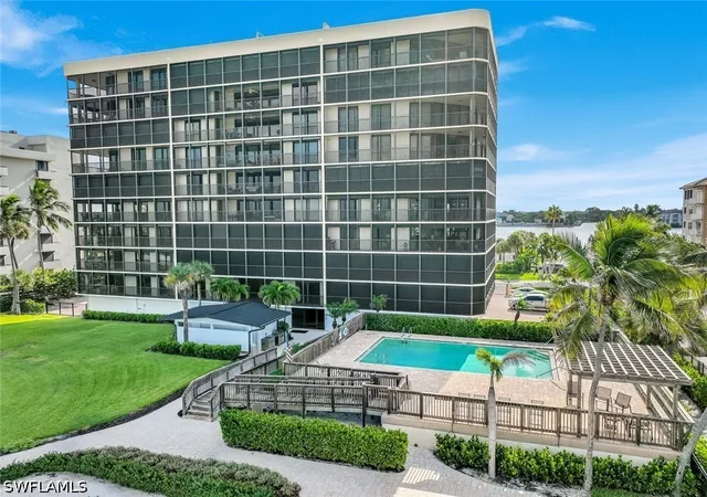 Listing Photo 4 - Condo for sale in building located at 9653 Gulf Shore Dr, Naples, FL 34108 - Unit #303