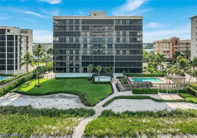 Listing Photo 5 - Condo for sale in building located at 9653 Gulf Shore Dr, Naples, FL 34108 - Unit #303