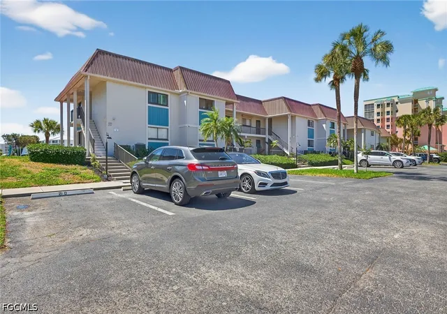 2nd image of 200 Lenell Rd, Fort Myers Beach, FL 33931